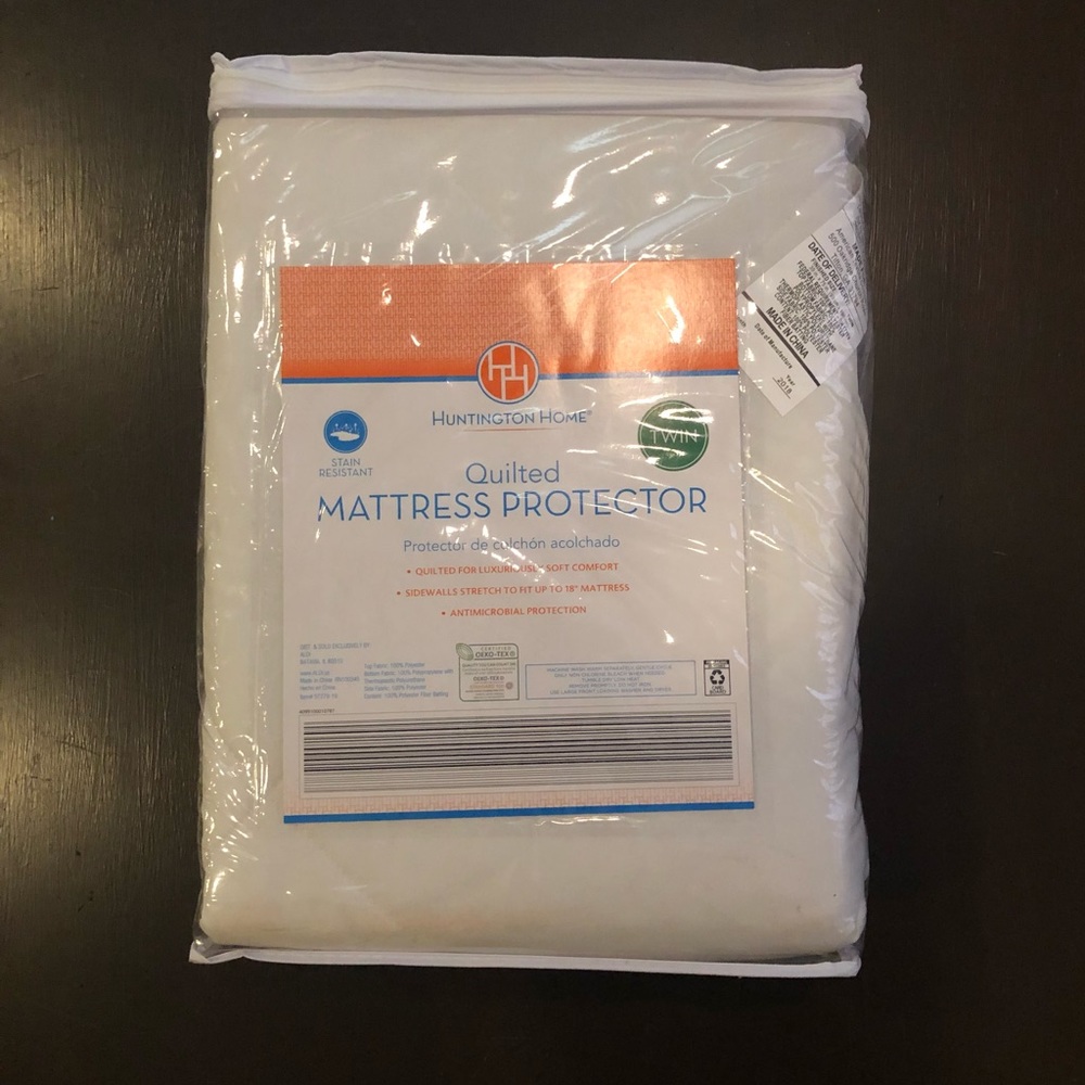 Huntington Home Quilted Mattress Protector Size Twin NIP